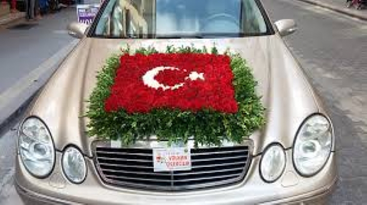 trk bayrakl snnet arabas